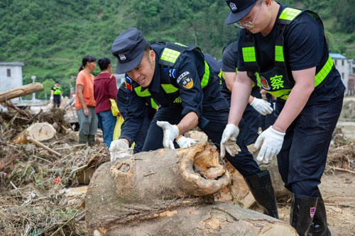 风雨砺初心 铁军担使命——黔南州政法系统鏖战汛情守护万家平安纪实